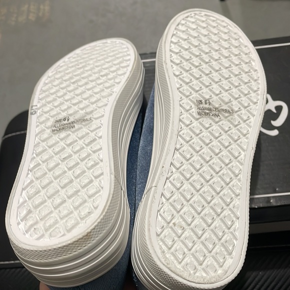 Women shoes - Picture 3 of 4